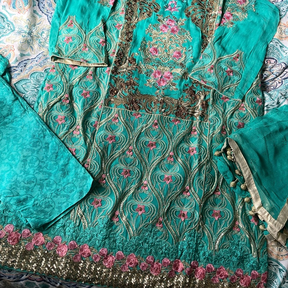 Brand new chiffon Salwar Kameez L size